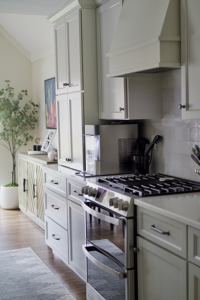 Louisville, KY custom kitchen with shaker cabinetry and high-end finishes by Trade Works Remodeling
